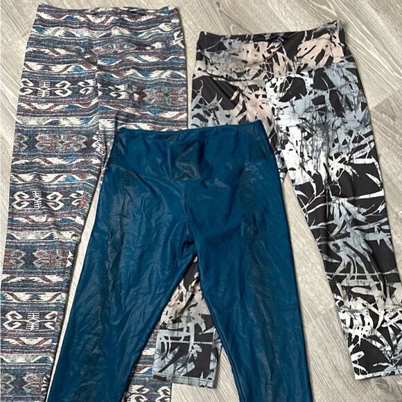 ONZIE Yoga Bundle - 2 Crops, 1 Legging Size XS - Picture 1 of 5